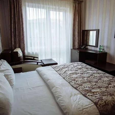 Отель Kasimir & 3*